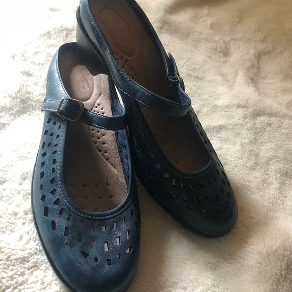 Navy blue Mary Jane slip ons Easy Street W9.5 New - Picture 3 of 8